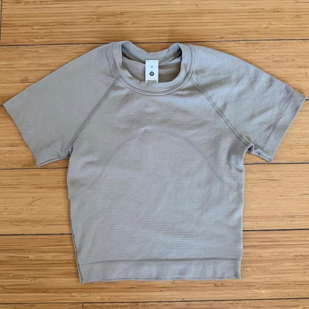 Lululemon Tan Cropped Fitted T-Shirt Women’s 0 Stretch Short Sleeve